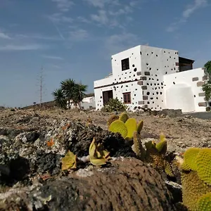 Lanzarote Casa Volcanica-anclada Sobre La Lava Del Volcan Villa